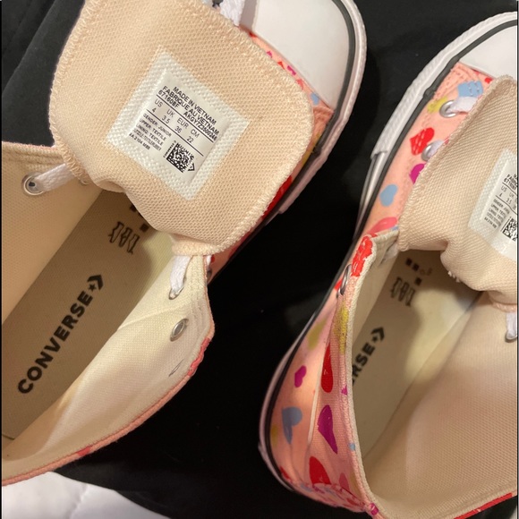 Heart Converse high top sneakers - Picture 2 of 7